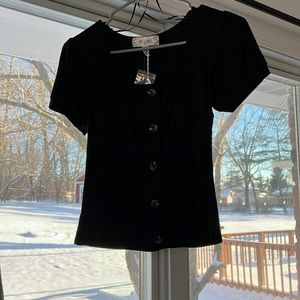 T-shirt with buttons